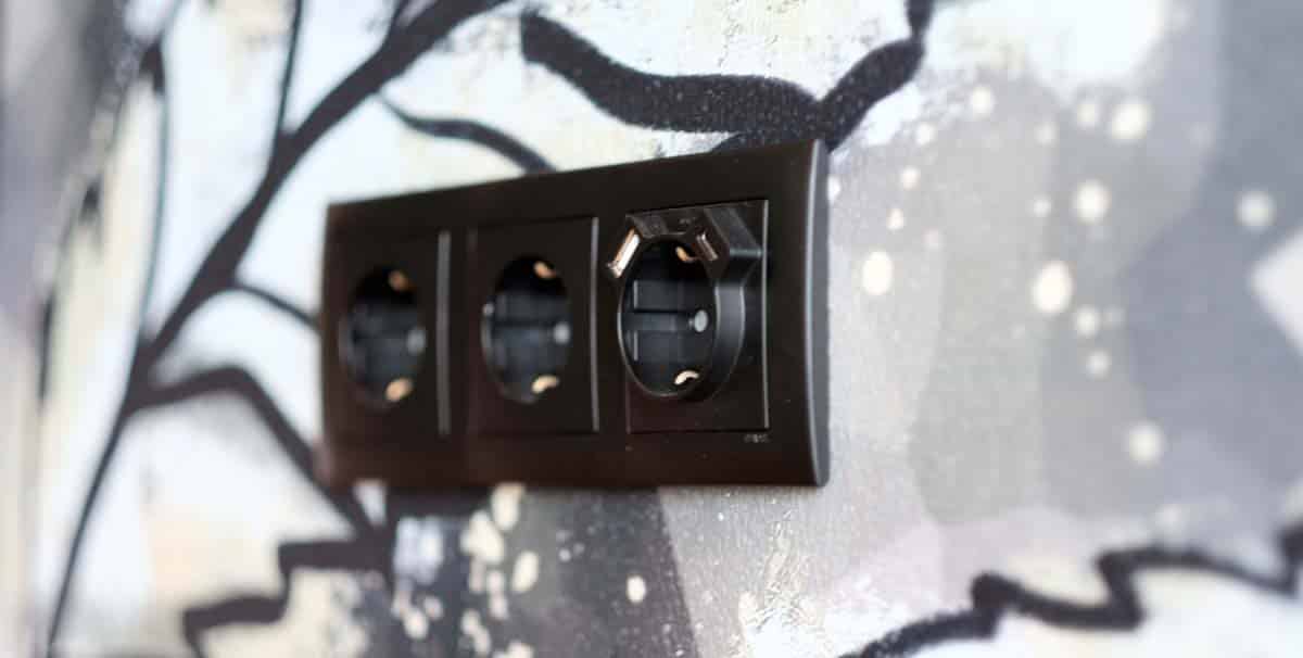 schwarze 3er Steckdose mit USB